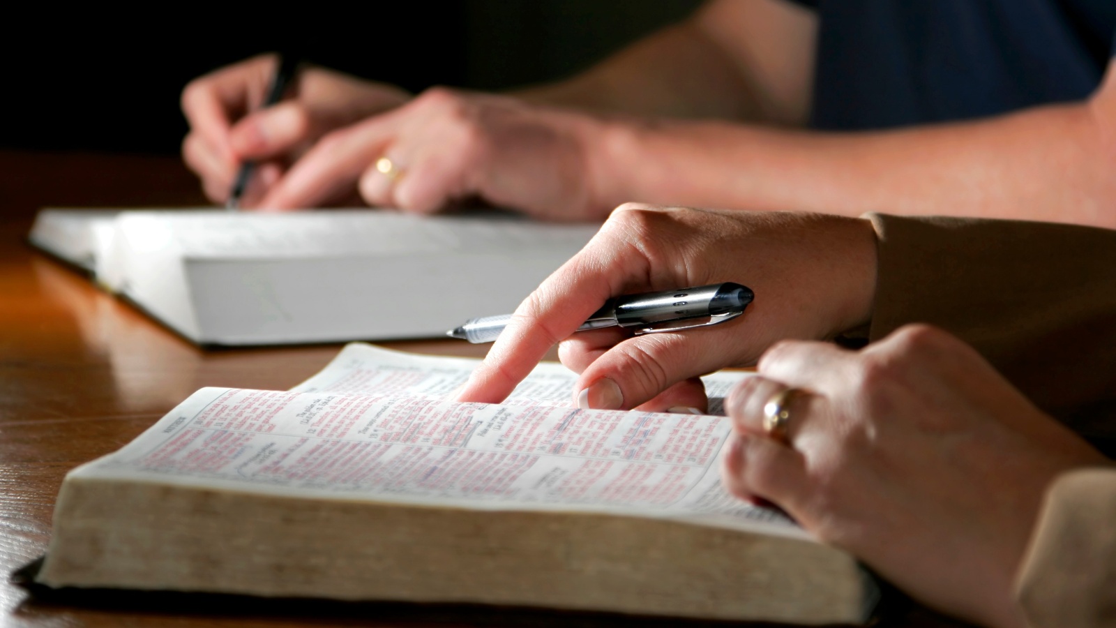 How to Use the Thompson Chain-Reference Bible: Chain-References vs. Cross-References